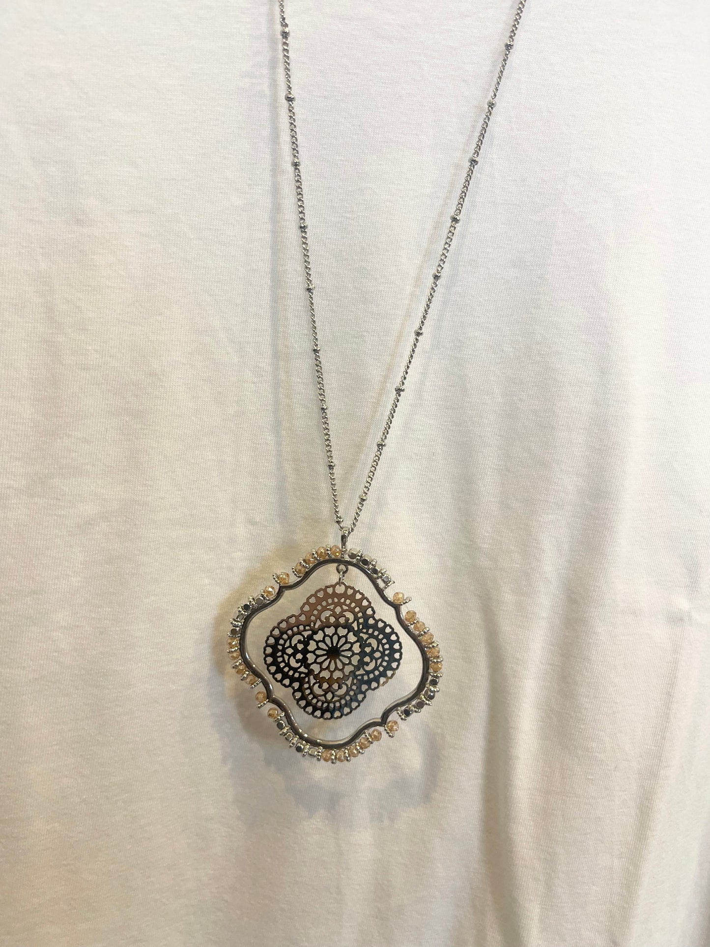 Classy pendant necklace